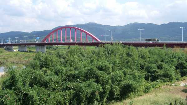 すこし下流から見た山城大橋