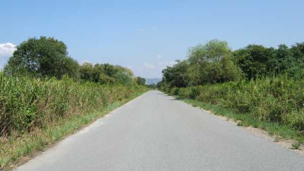 牧野パークゴルフ付近の河川敷内道路
