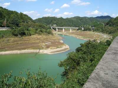 知明湖上流側