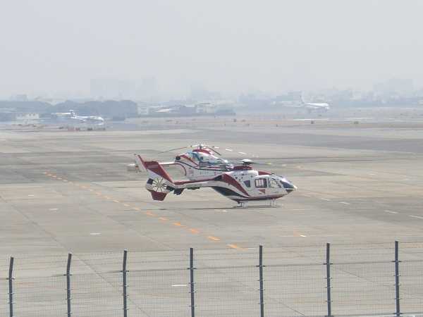 伊丹空港、ジェットヘリ、2機