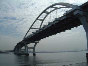 阪神高速湾岸線(中島川橋)を見上げる