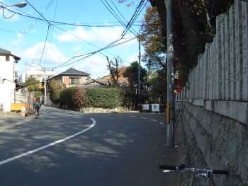 伊丹市宮ノ前3丁目(猪名野神社・北)の二差路