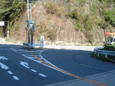分岐:(左:泉原、右:粟生間谷)