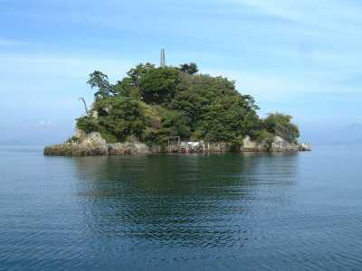 南北に細長い多景島を南から見たところ