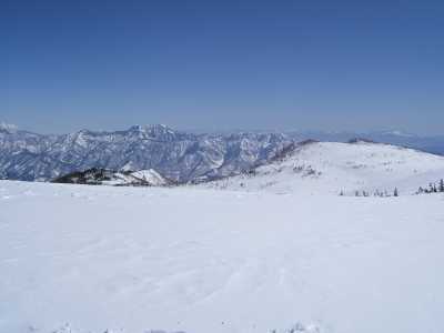 天狗原へリポートから東の頸城山塊を望む