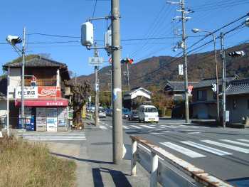 池田市東山町交差点。